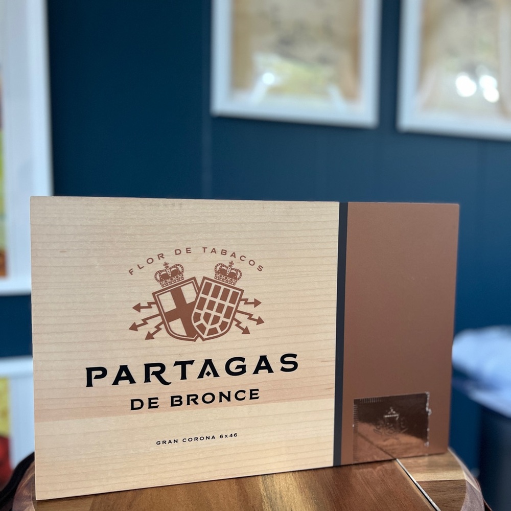 RARE Limited Edition Partagas x El Titan De Bronze cigar box